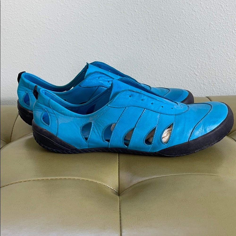 Spring Step blue leather flats